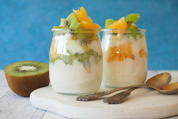 spuntino frutta fresca e yogurt