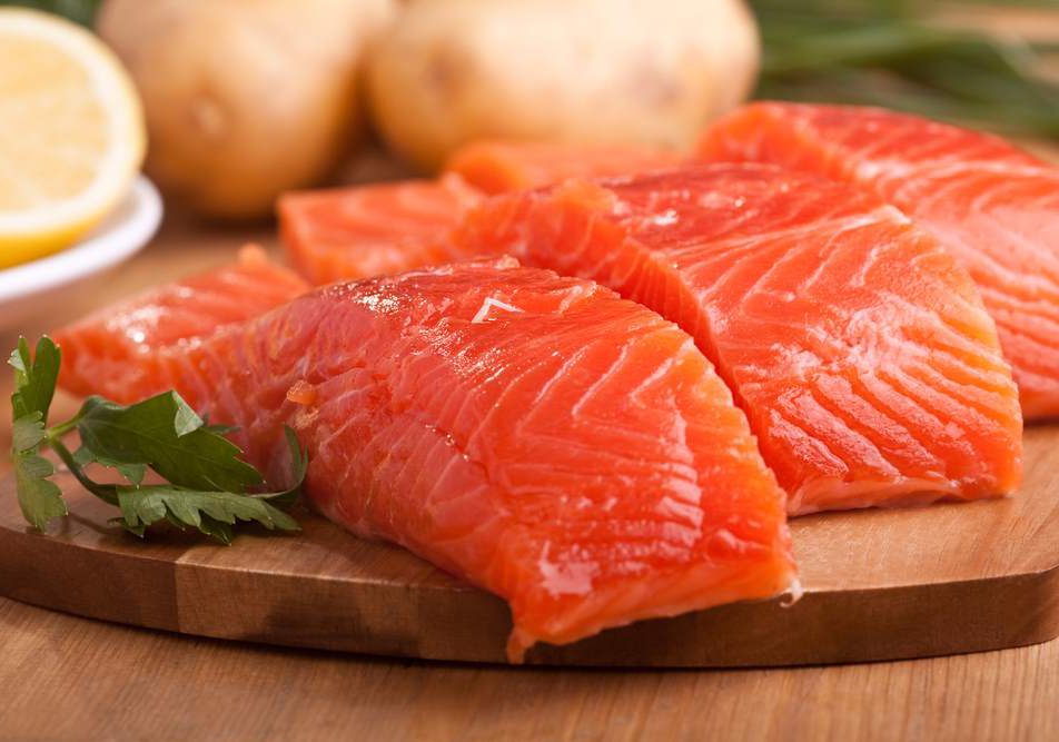 Spaghetti integrali salmone noci fave