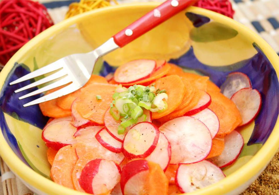 insalata di carote e ravanelli