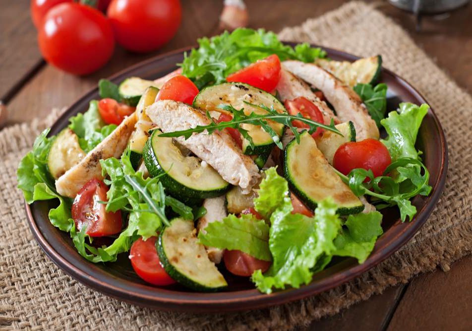 Insalata di pollo zucchine pomodoro