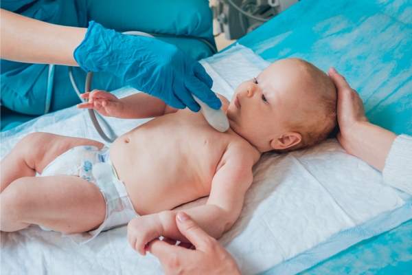 bambino visita medica