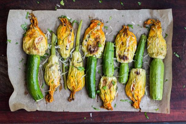 zucchine con fiori al forno