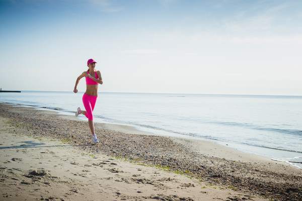 correre sulla spiaggia