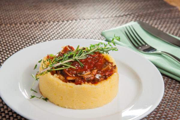polenta con sugo di funghi