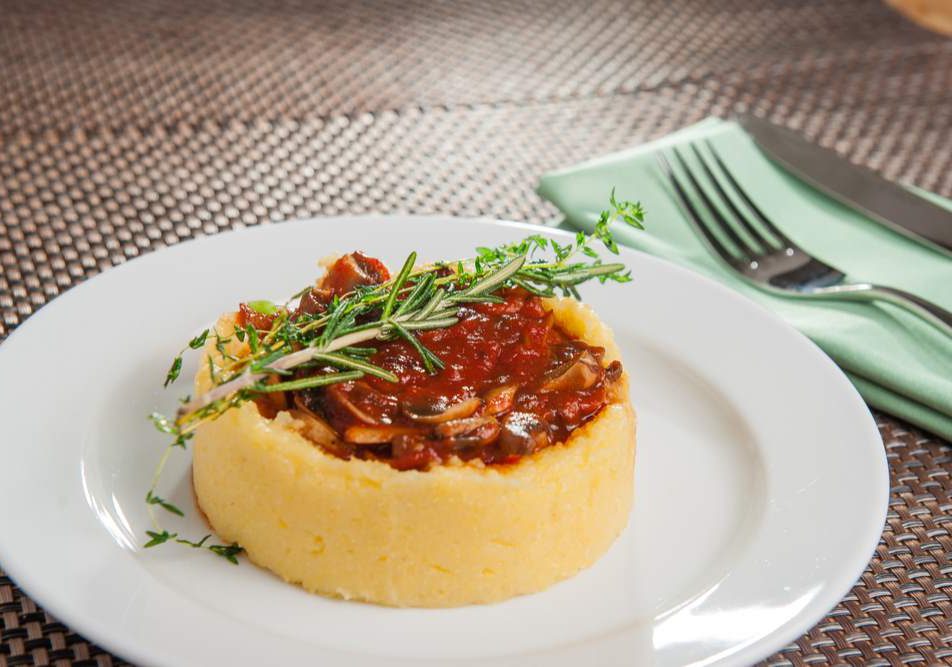 polenta con sugo di funghi
