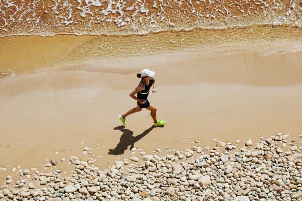 correre sulla spiaggia