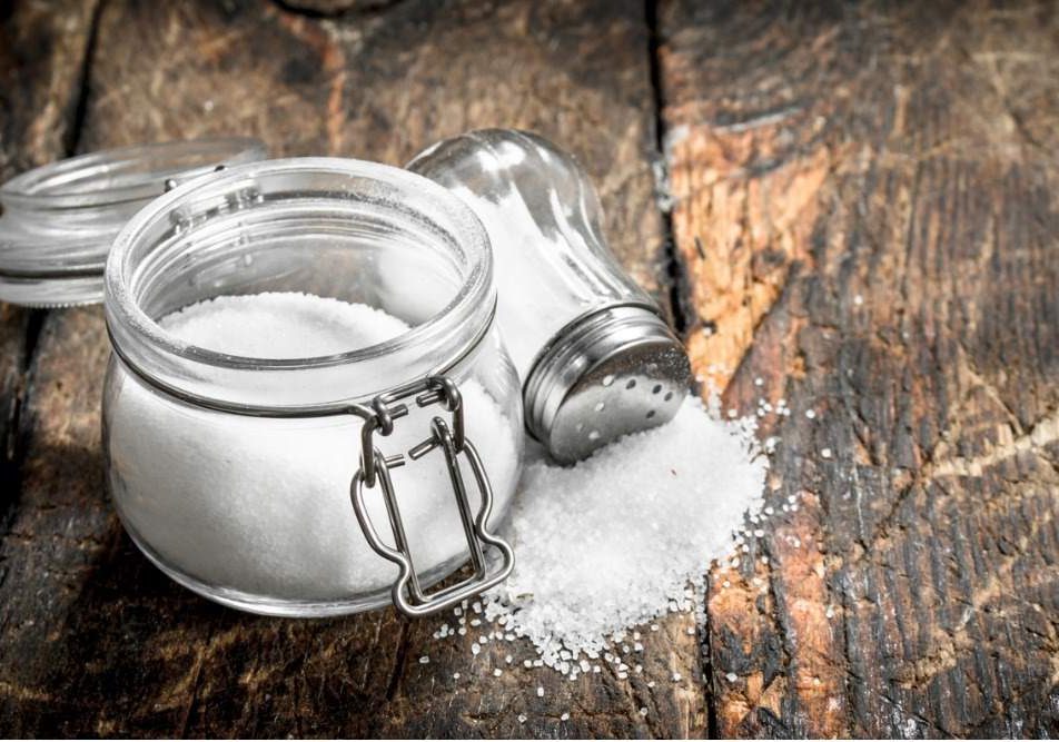 barattolo di sale e saliera