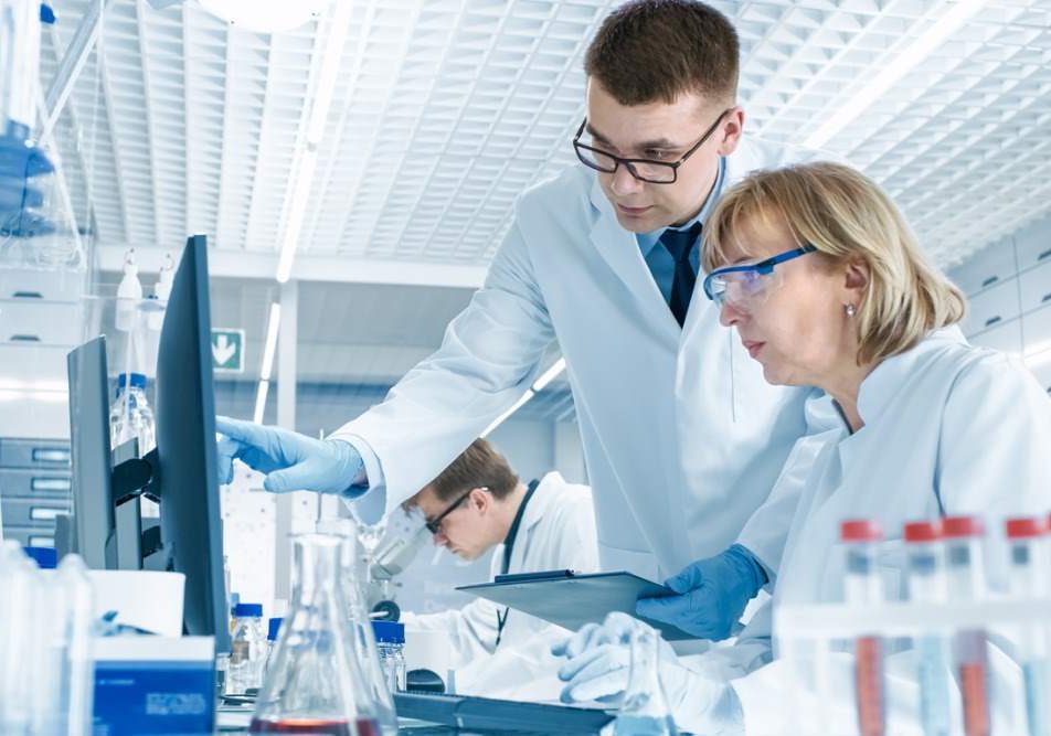 ricercatori in laboratorio