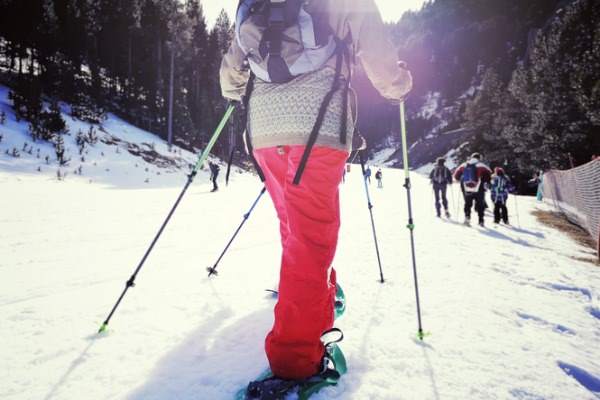 ciaspolare sulla neve