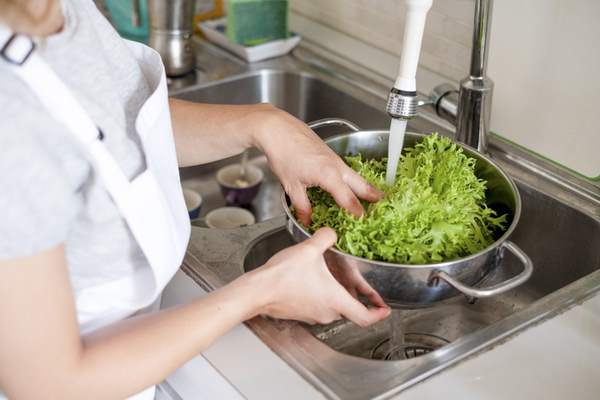 lavare frutta solo con acqua