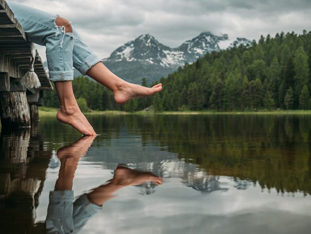 estate-la-stagione-per-il-barefooting L’estate è la stagione che invoglia a sperimentare il barefooting,la pratica di camminare a piedi nudi.