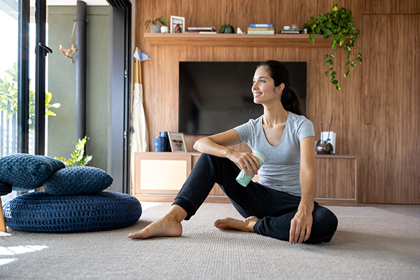 L’assenza di scarpe permette di percepire meglio il terreno e di adattare naturalmente la postura del corpo