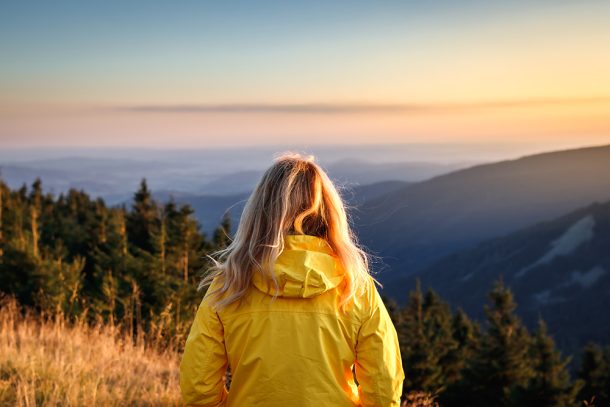 L’autunno porta con sé l'aumento della caduta dei capelli.