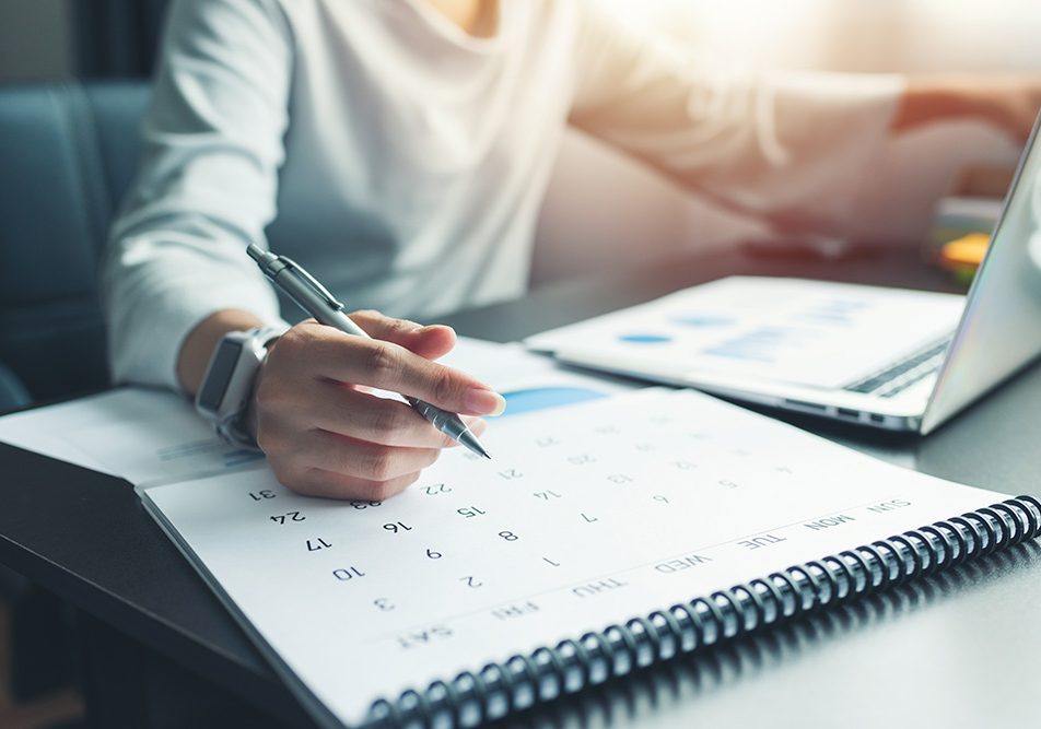 le-ultime-settimane-estive-coincidono-spesso-con-il-rientro-al-lavoro La fine del periodo di relax e la ripresa della routine quotidiana possono causare un senso di malinconia e difficoltà di riadattamento, trasformandosi in un momento difficile, caratterizzato da stress, ansia e depressione.