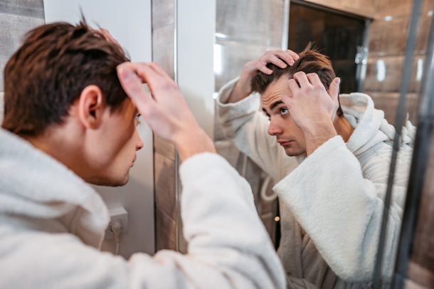 La caduta dei capelli aumenta con il cambio di stagione