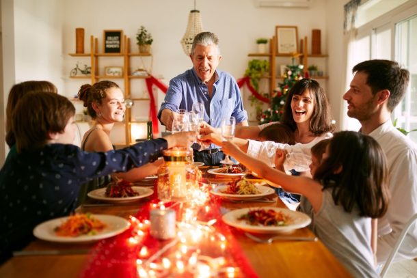 festivita-pranzi-e-cene Le festività, con i classici pranzi e le cene, possono influenzare il nostro microbiota intestinale.