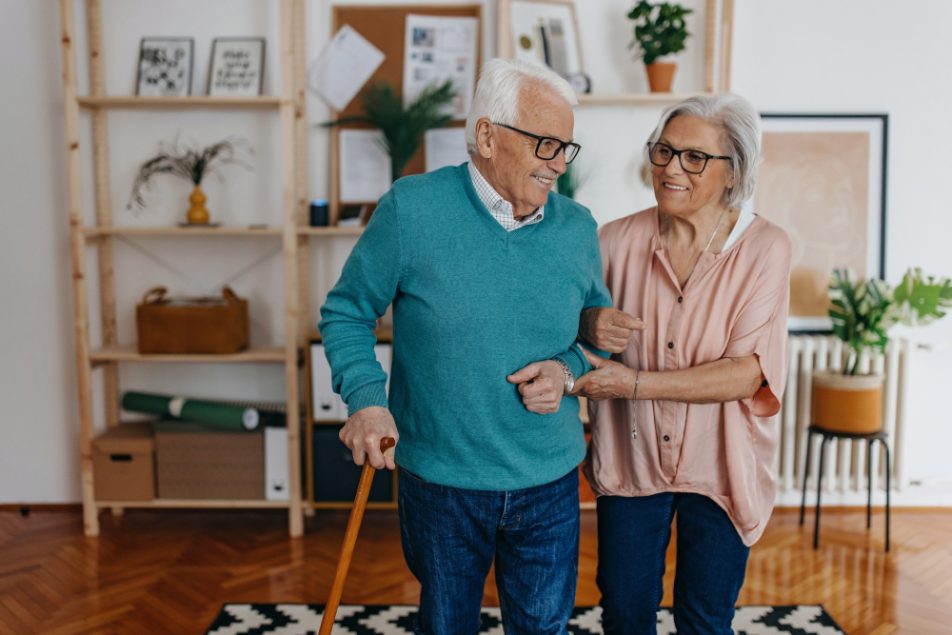 Le insidie della stagione fredda per gli anziani.