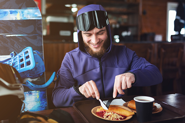 Un’alimentazione sana e bilanciata, ricca di frutta di stagione, cereali integrali e alimenti ricchi di fibre, è fondamentale per mantenere un buon livello di energia durante l’inverno.