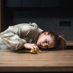 Il Disturbo Ossessivo Compulsivo, spesso abbreviato in DOC, è un disturbo d’ansia caratterizzato da pensieri, immagini o impulsi ricorrenti e intrusivi che causano ansia e disagio significativi.