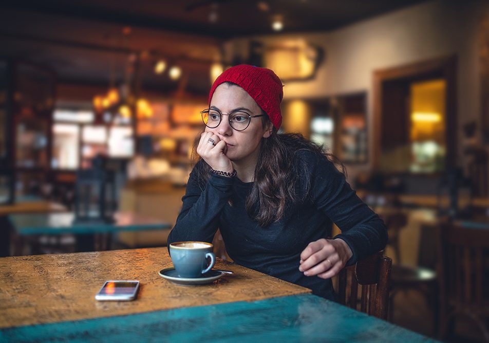 La tristezza stagionale, nota anche come Disturbo Affettivo Stagionale (SAD) o "winter blues", è una forma di depressione legata ai cambiamenti di stagione, in particolare all'arrivo dell'autunno e dell'inverno.