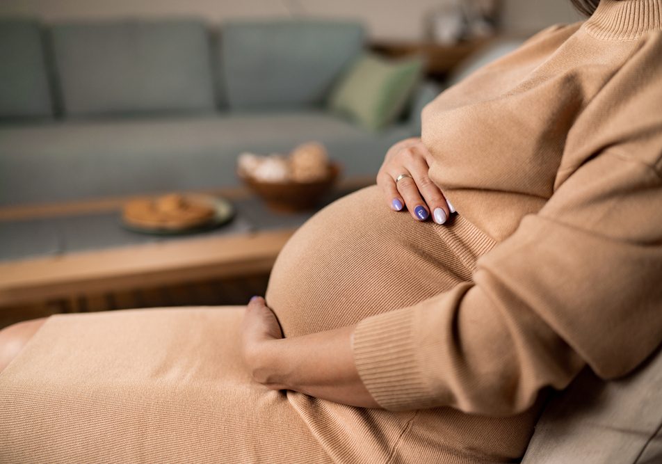 L'endometriosi è una malattia ginecologica in cui il tessuto simile all'endometrio cresce fuori dall'utero, causando dolore pelvico, mestruazioni dolorose e, talvolta, problemi di fertilità.