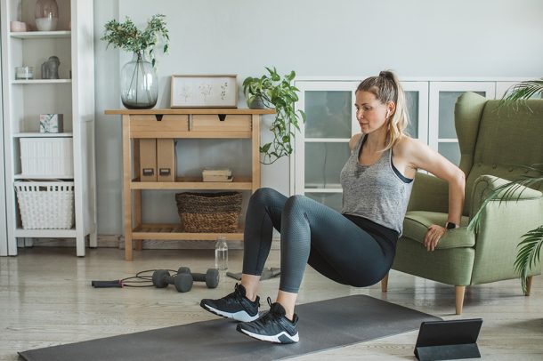 i-benefici-dell-allenamento-fra-le-pareti-domestiche Allenarsi a casa offre una soluzione pratica e versatile per restare in forma tra le mura domestiche.
