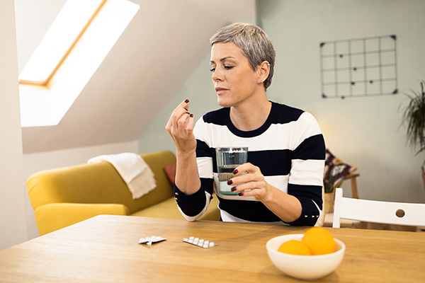 Informare il medico di tutti i farmaci assunti, inclusi gli anticoagulanti. Inoltre, smettere di fumare e preparare un ambiente domestico adatto a gestire fastidi post-operatori.