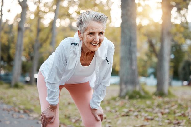 Mantenersi attivi dopo i 60 anni è fondamentale per preservare la salute, il benessere fisico e mentale, prevenire l’osteoporosi e mantenere l’autonomia.