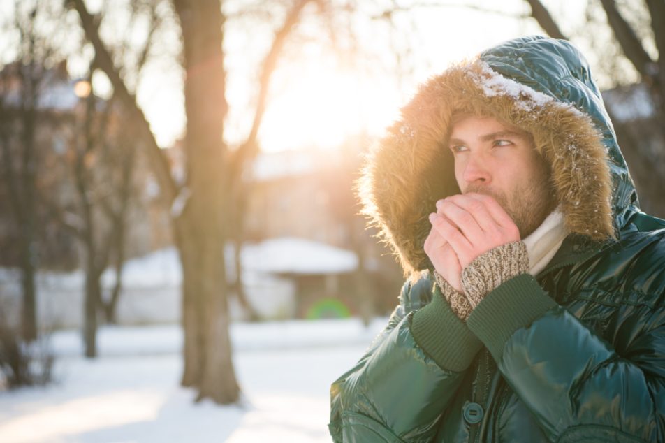 congelamento-e-ipotermia Il congelamento, o assideramento, è una lesione localizzata causata dal congelamento dei fluidi tissutali, soprattutto nelle estremità come dita di mani e piedi, naso e orecchie.