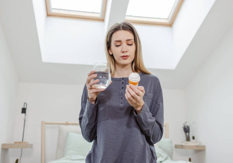 Donna assume antibiotico augmentin