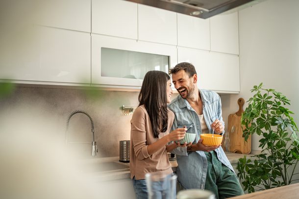 Spesso definita il pasto più importante della giornata, la colazione fornisce l’energia necessaria per affrontare le attività mattutine, migliora la concentrazione e contribuisce a mantenere un peso sano.