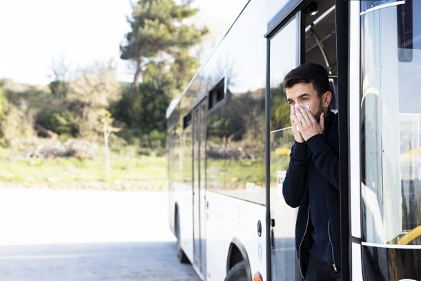 la-rinite-allergica-e-un-infiammazione-delle-mucose-nasali Scatenata da allergeni come pollini, acari della polvere, peli di animali e muffe, la rinite allergica può impattare la qualità della vita specialmente durante i cambiamenti climatici stagionali.