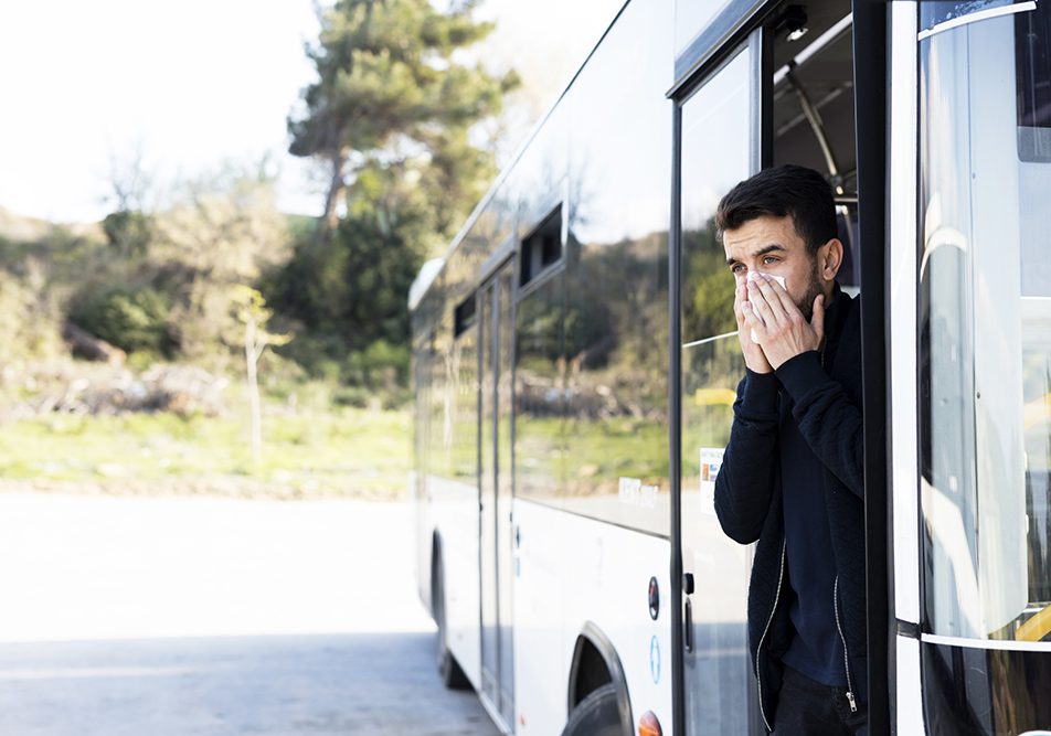 Scatenata da allergeni come pollini, acari della polvere, peli di animali e muffe, la rinite allergica può impattare la qualità della vita specialmente durante i cambiamenti climatici stagionali.