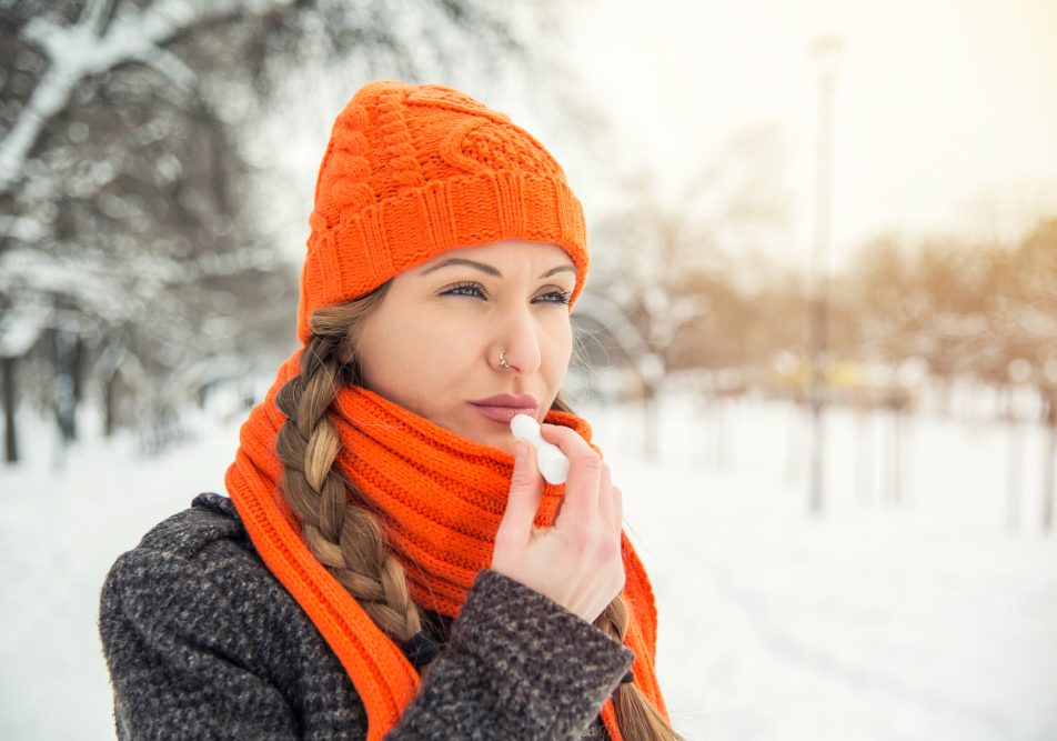 Le labbra screpolate sono un fastidio comune, soprattutto durante l'inverno.