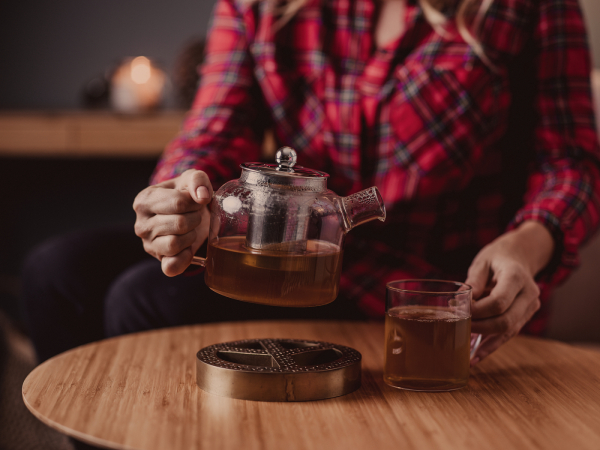 Bere liquidi caldi, come tè, brodo.