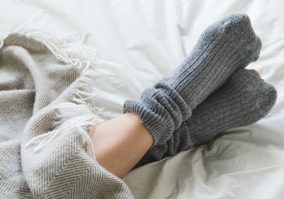 L'inverno, con le sue temperature rigide, può portare con sé il fastidio dei piedi freddi.