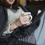 Esistono diversi rimedi naturali per il raffreddore, tra cui tisane ed erbe medicinali.