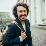 Il bruciore a urinare nell’uomo è un sintomo comune associato a un’infezione del tratto urinario