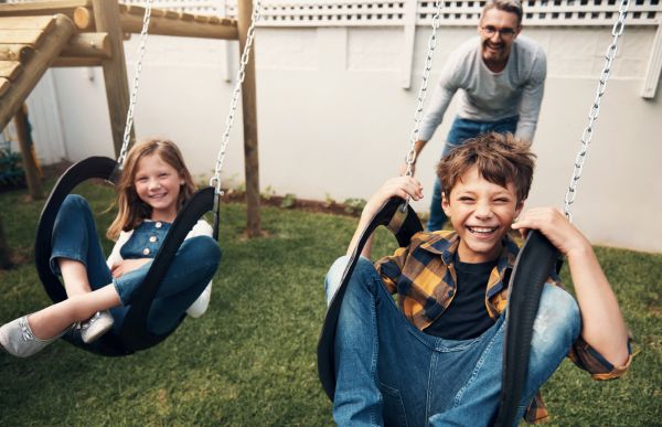 Padre in un momento di svago in famiglia contro lo stress