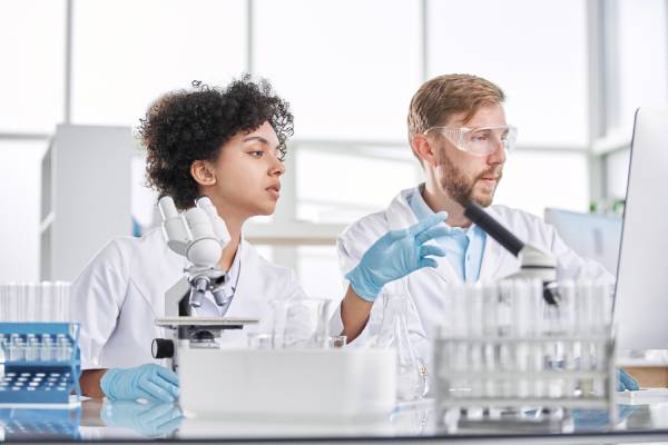 Giovani scienziati studiano il potenziale delle cellule staminali