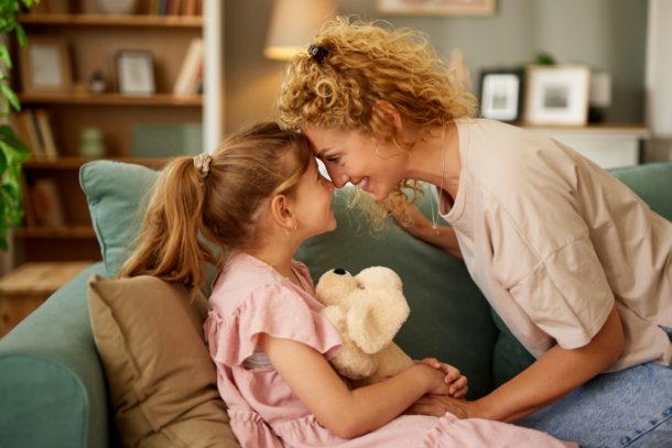 Mamma con figlia con orticaria