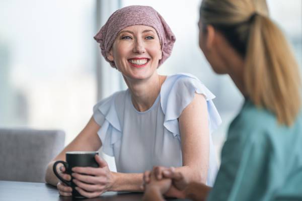 Donna e suo medico sperano in nuove terapie contro il cancro