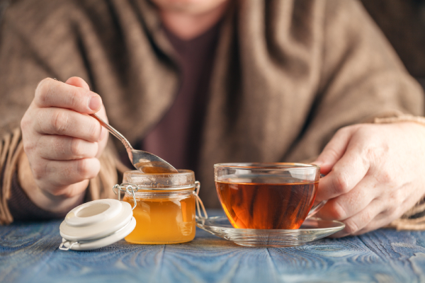 Miele, rimedio naturale per le placche in gola