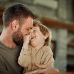 Lo streptococco è contagioso, nei bambini così come negli adulti, attraverso le secrezioni respiratorie di persone infette