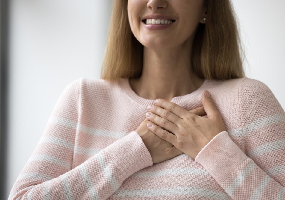 Donna convalescente dopo esame di coronarografia