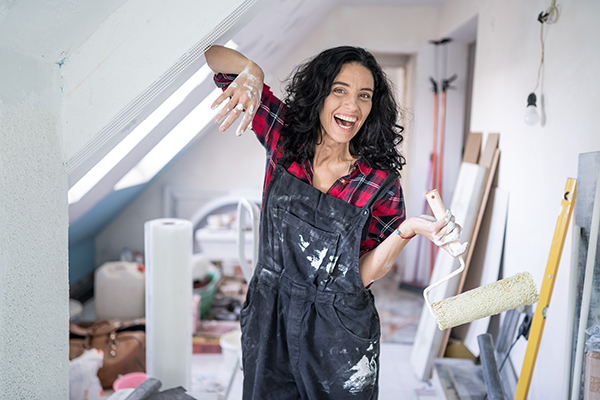 Donna che lavora con la verniciatura esposta al rischio di mesotelioma