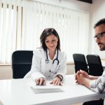 Giovane coppia con esenzione ticket presso il proprio medico per accesso alle cure mediche