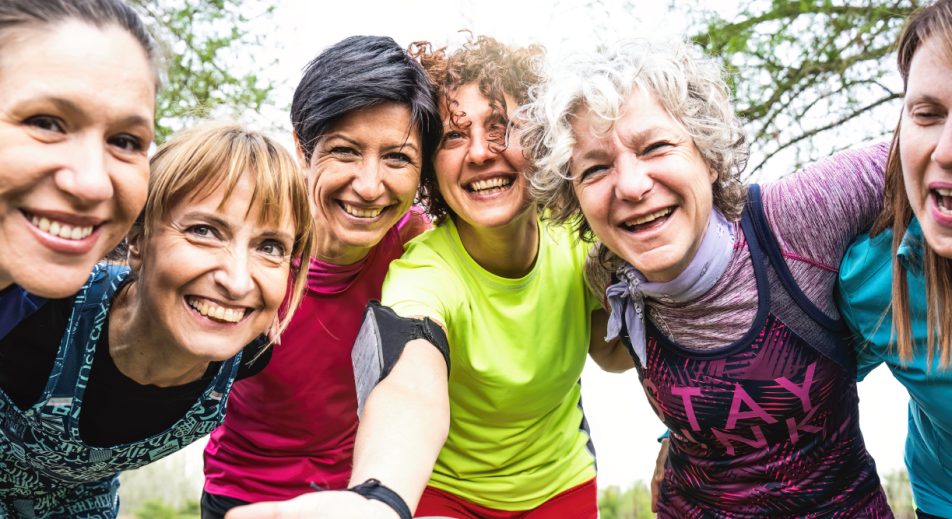 gruppo-di-donne-tumore-ovaie-sintomi Gruppo di donne insieme per prevenzione sintomi tumore alle ovaie