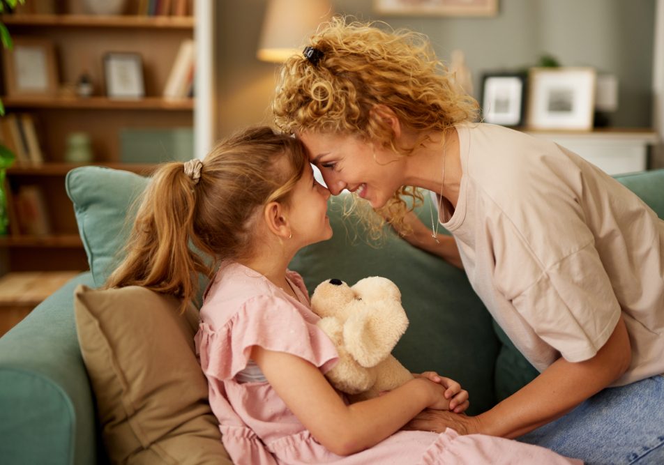 orticaria-bambini-streptococco Mamma con figlia con orticaria