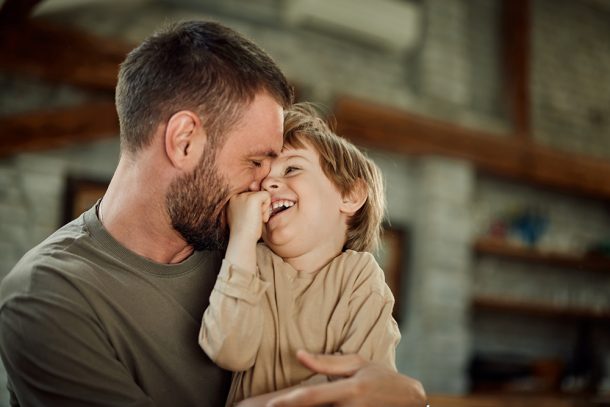streptococco-e-contagioso-bambini-adulti Lo streptococco è contagioso, nei bambini così come negli adulti, attraverso le secrezioni respiratorie di persone infette